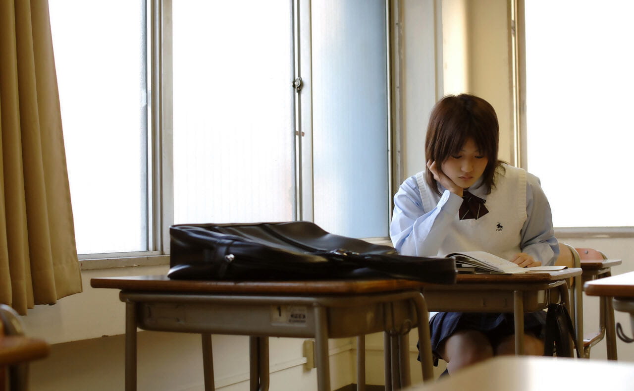Japanese schoolgirl Yuran seduces her teacher by showing upskirt panties page 1