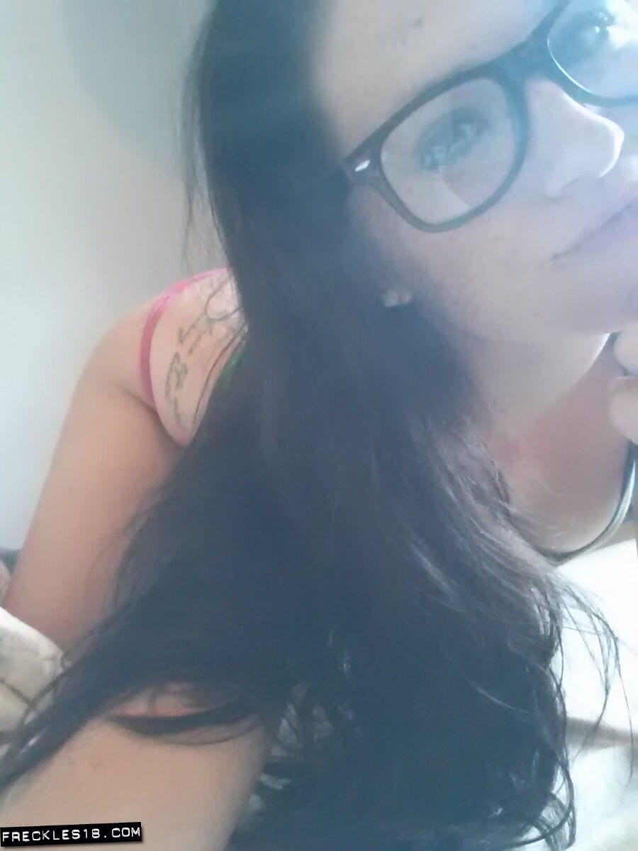 Bespectacled amateur lassie Freckles 18 fingers her orgasmic pussy page 1