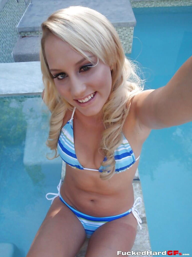 Relaxing by the pool amateur teen Liyla made some enticing photos page 1