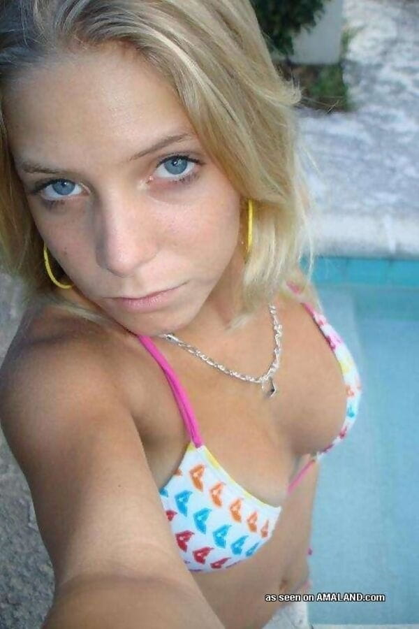 Compilation of an amateur teen posing sexy outdoors - part 2543 page 1