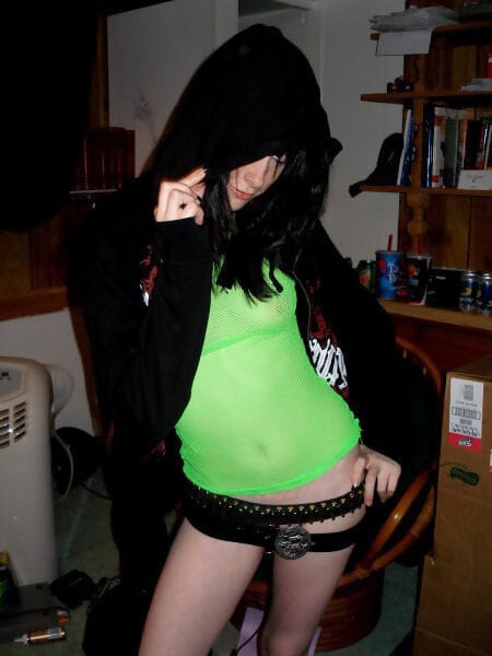 Strip pics of punk teen - part 4604 page 1