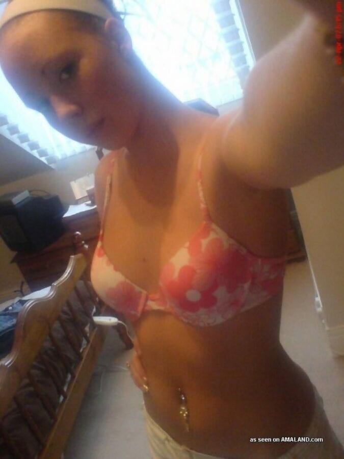 Collection of a non-nude slutty amateur gfs selfpics - part 2223 page 1