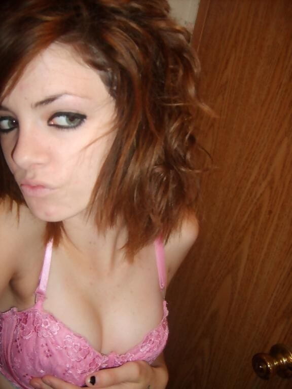 Pics of self-shooting emo chick - part 4783 page 1