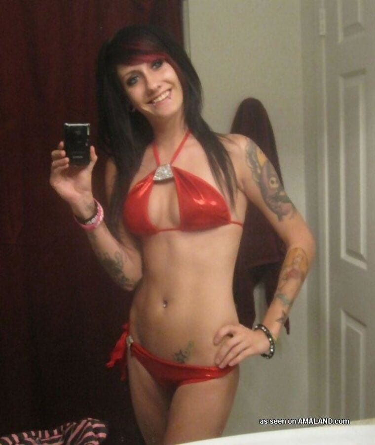 Gallery of an inked and pierced emo girlfriend camwhoring - part 3954 page 1