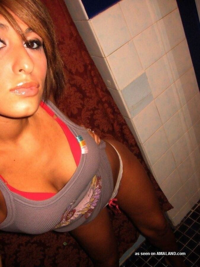 Selection of alternative babes teasing in sexy selfpics - part 2101 page 1