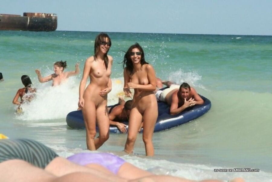 Collection of two hot naked sisters at the beach - part 4449 page 1