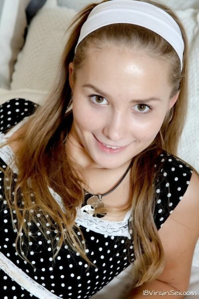 في سن المراهقة Jessika لوكس الحصول على مشدود و Cummed أكثر لها الحمار - جزء 4076