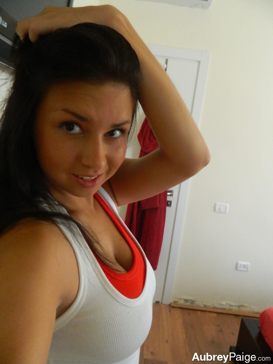 Dark haired amateur Aubrey Paige takes selfies as she exposes her hot body page 1