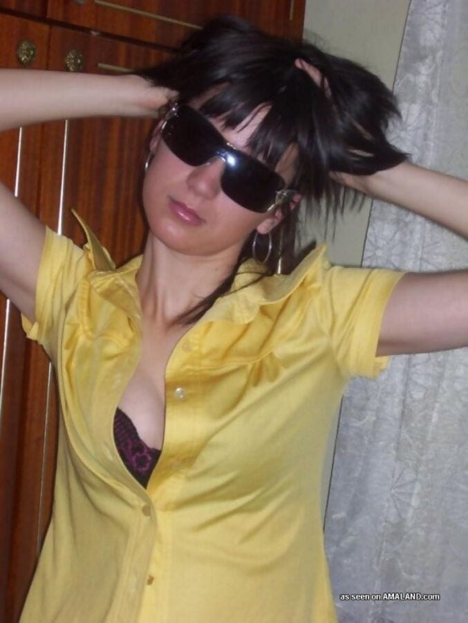 Selection of an amateur spanish babe playing with her tits - part 4254 page 1