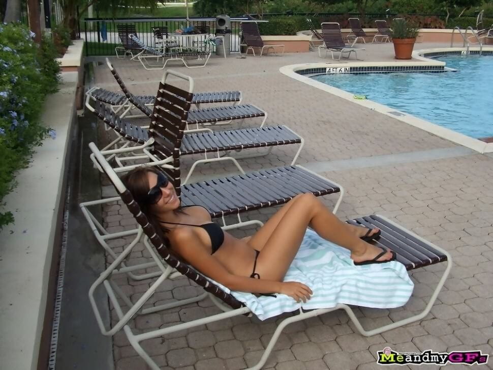My girlfriend posing in her bikini by the pool - part 4313 page 1