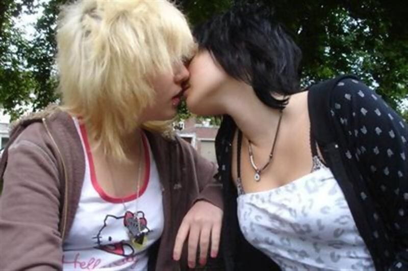 Pics of lesbian emo chicks - part 4825 page 1