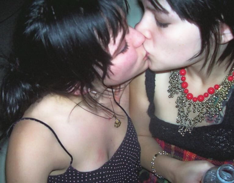 Pics of lesbian emo chicks - part 4825 page 1