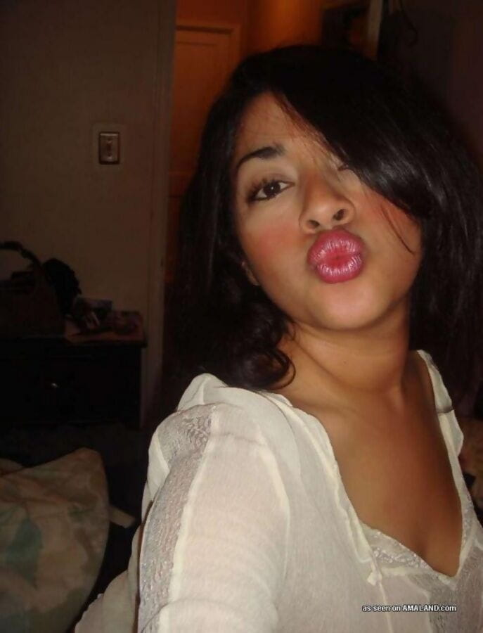 Sexy amateur chica with pouty lips selfshoots naked - part 4124 page 1