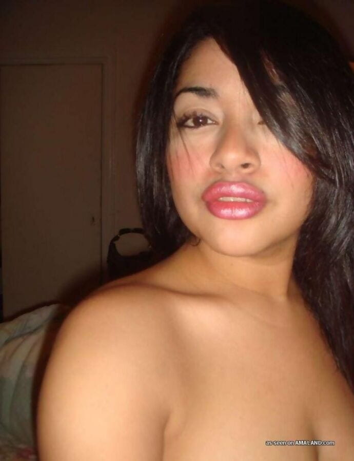 Sexy amateur chica with pouty lips selfshoots naked - part 4124 page 1