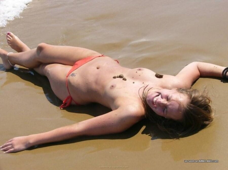 Blonde teen gf having fun topless at the beach - part 4487 page 1