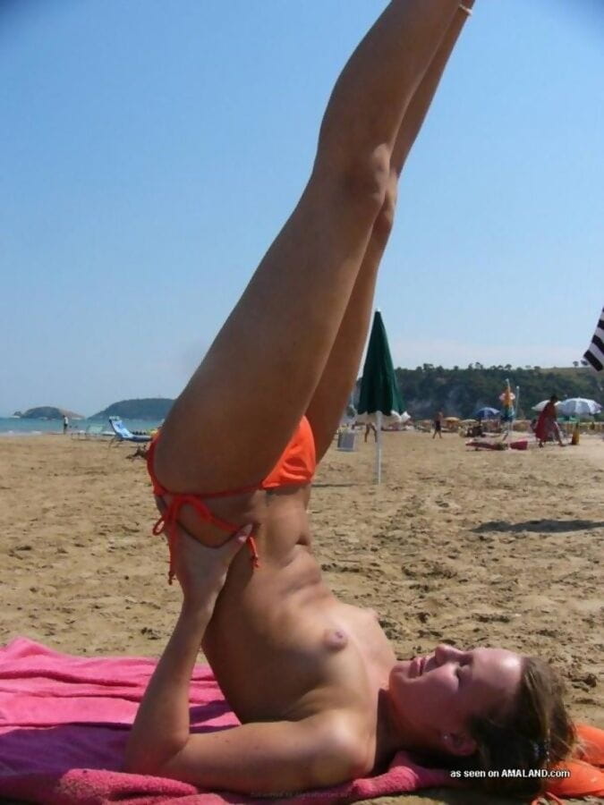 Blonde teen gf having fun topless at the beach - part 4487 page 1