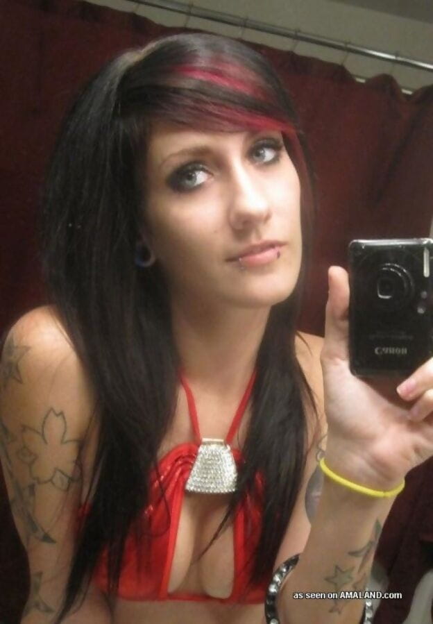 Gallery of an inked and pierced emo girlfriend camwhoring - part 3954 page 1