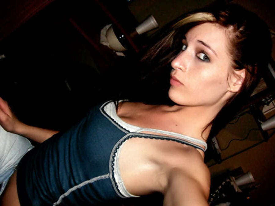 A number of amateur emo chick selfpics - part 2036 page 1