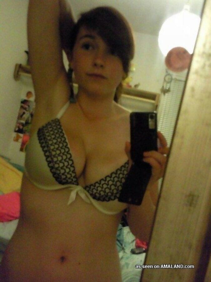 Selection of a busty cutie posing sexy while camwhoring - part 4952 page 1