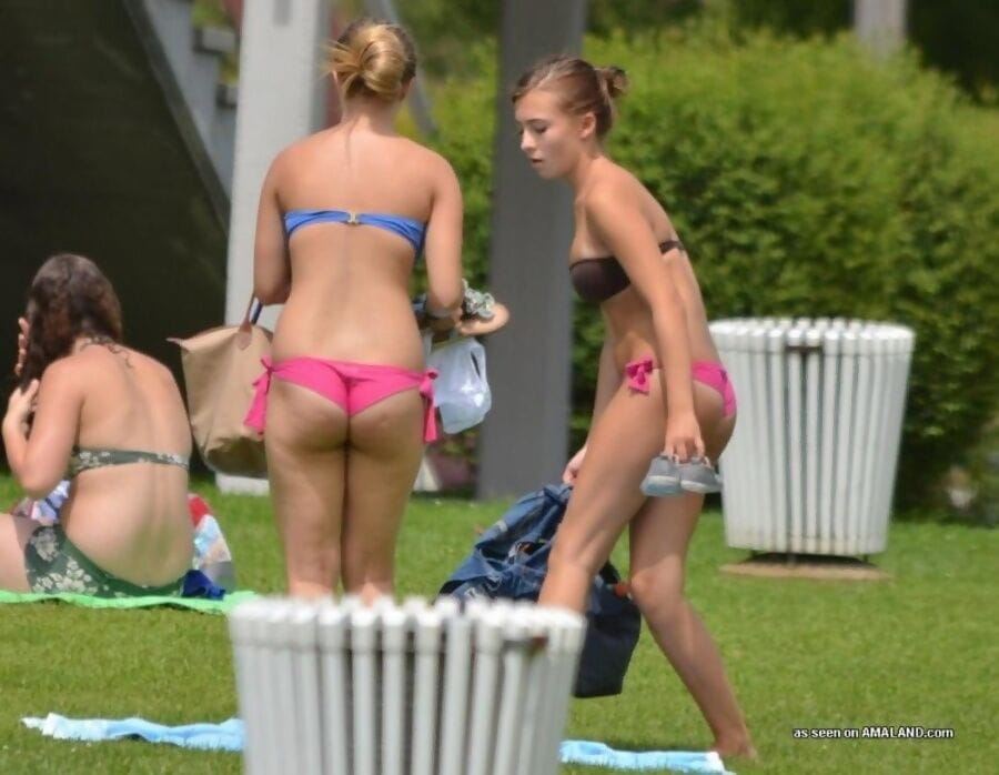 Bikini teens displaying hot camel toes outdoors - part 3564 page 1