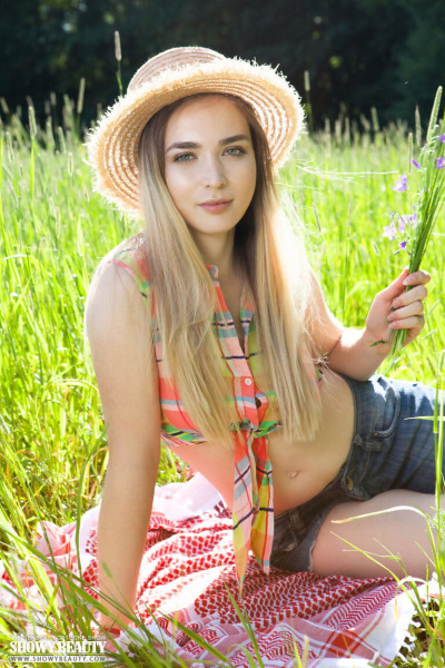 Teen first timer removes straw hat and clothes to model naked in a hay field
