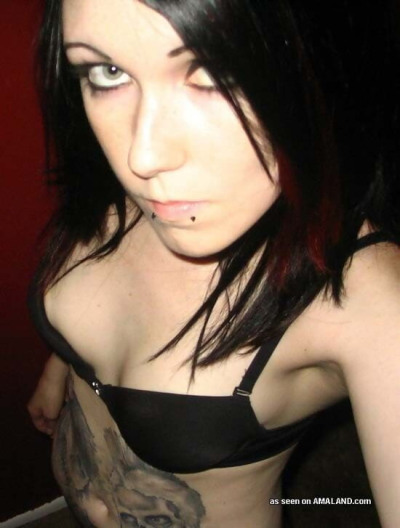 Pics of naked goth chick - part 4790