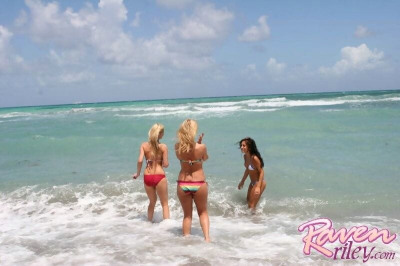 Raven plays on the beach with her friends allie and julie - part 1490